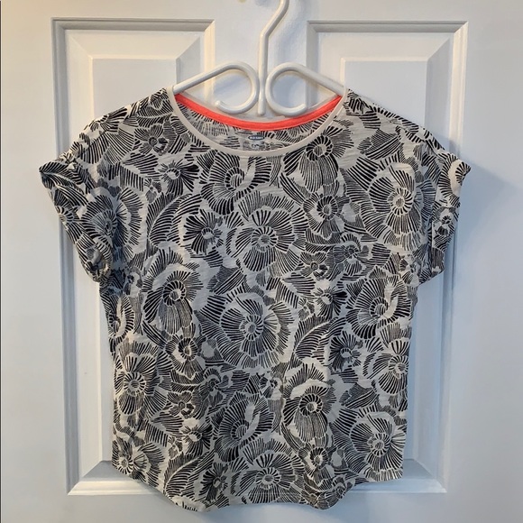 Patterned Old Navy cropped t-shirt - Picture 1 of 3